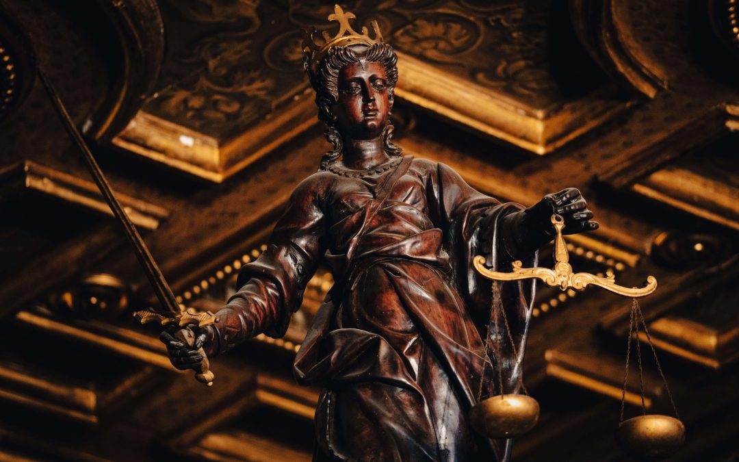 El derecho de defensa en España: la posición de los abogados ante su ejercicio exclusivo ante tribunales